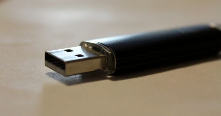 danger-usb!-journalists-sent-exploding-flash-drives