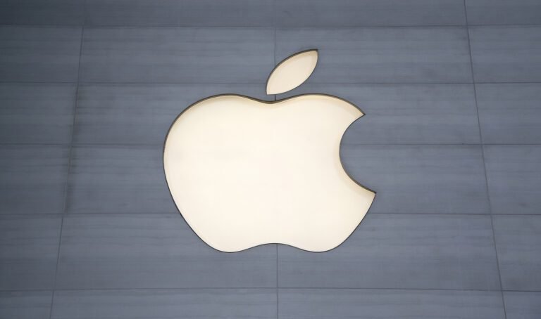 apple-denies-helping-us-government-hack-russian-iphones-–-source:-wwwsecurityweek.com
