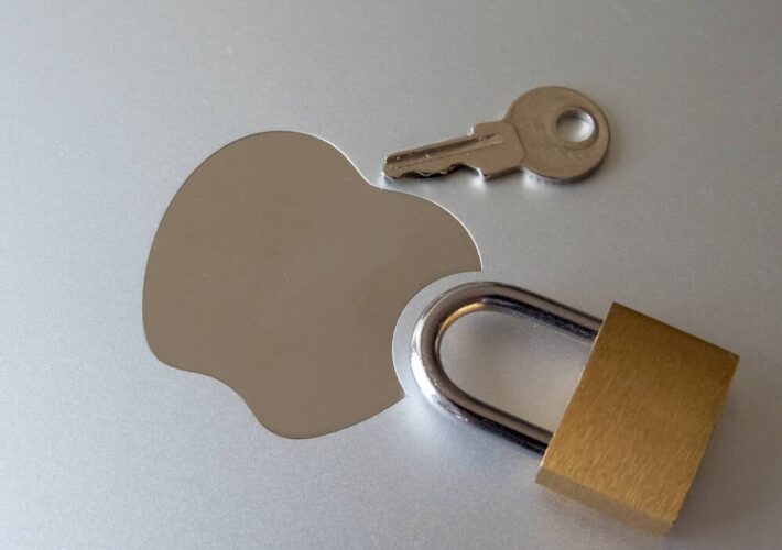now-apple-takes-a-bite-out-of-encryption-bypassing-‘spy-clause’-in-uk-internet-law-–-source:-gotheregister.com