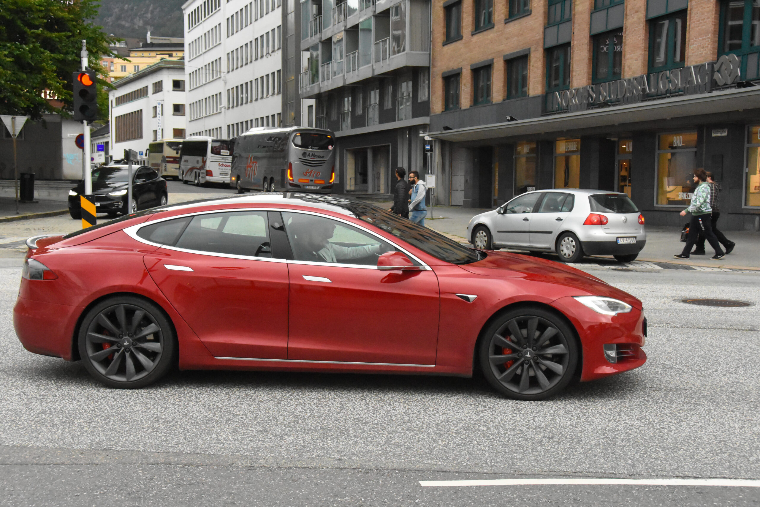 Tesla Jailbreak Unlocks Theft of In-Car Paid Features – Source: www.darkreading.com