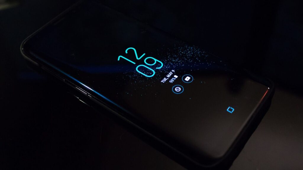 threat-actors-use-beta-apps-to-bypass-mobile-app-store-security-–-source:-wwwbleepingcomputer.com