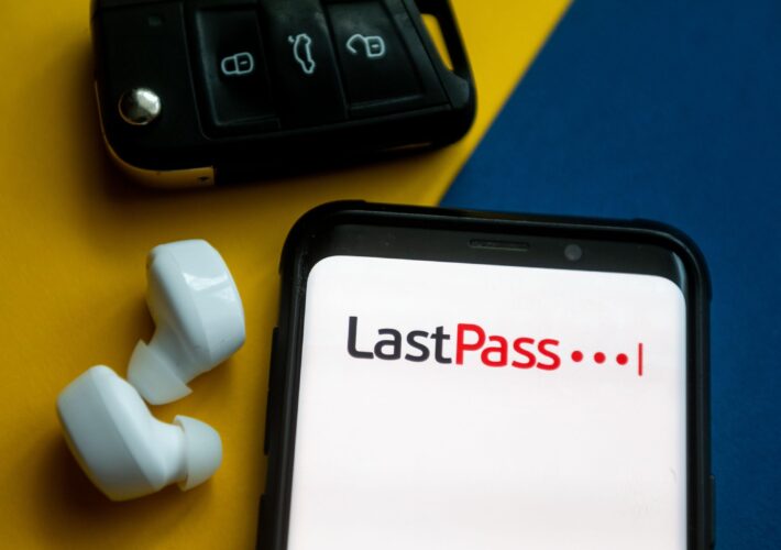 lastpass-warns-on-password-app-discovered-in-apple-app-store-–-source:-wwwdarkreading.com
