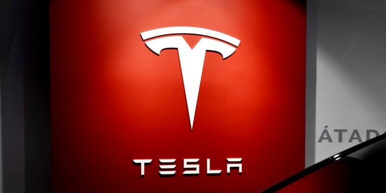 mitm-phishing-attack-can-let-attackers-unlock-and-steal-a-tesla-–-source:-wwwbleepingcomputer.com