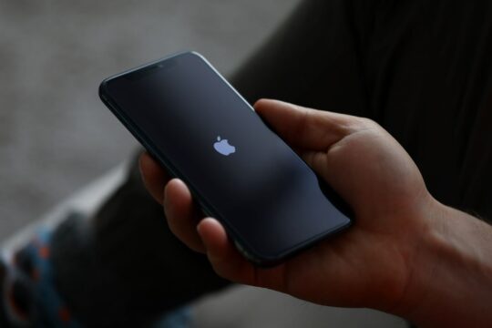 Apple Alerts iPhone Users in 92 Countries to Mercenary Spyware Attacks – Source: www.techrepublic.com