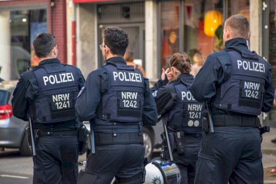 cops-arrest-suspected-admin-of-german-language-crime-bazaar-–-source:-gotheregister.com