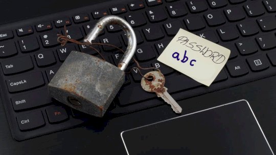 sitecore-cms-flaw-let-attackers-brute-force-‘b’-for-backdoor-–-source:-gotheregister.com