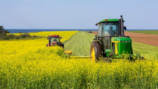 hackers-make-hay?-smart-tractors-vulnerable-to-full-takeover-–-source:-wwwdarkreading.com