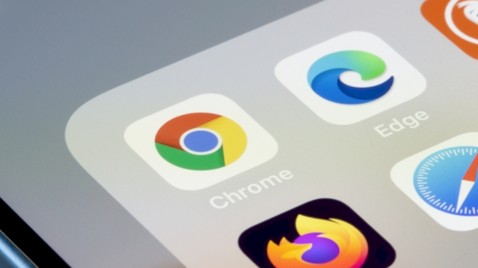 chrome-zero-day,-‘foxywallet’-firefox-attacks-threaten-browsers-–-source:-wwwdarkreading.com