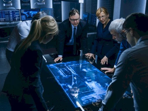 mind-the-middle-–-source:-wwwcyberdefensemagazine.com